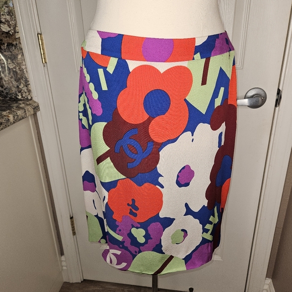 Coco Chanel spring Vintage 2000 runway silk knee high skirt muti color floral - Picture 3 of 17